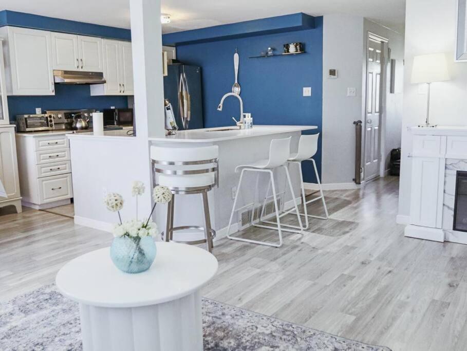 Вилла Kitchener-Waterloo Cozy House Экстерьер фото