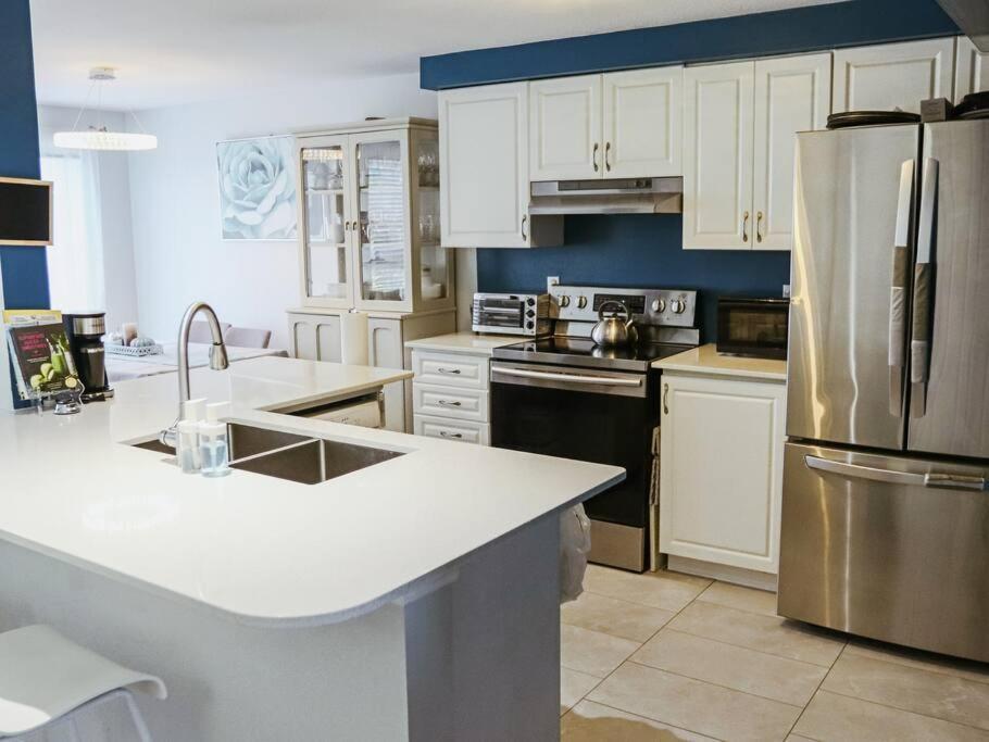 Вилла Kitchener-Waterloo Cozy House Экстерьер фото