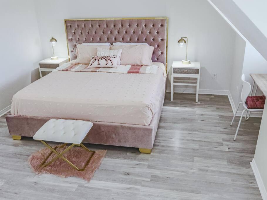 Вилла Kitchener-Waterloo Cozy House Экстерьер фото